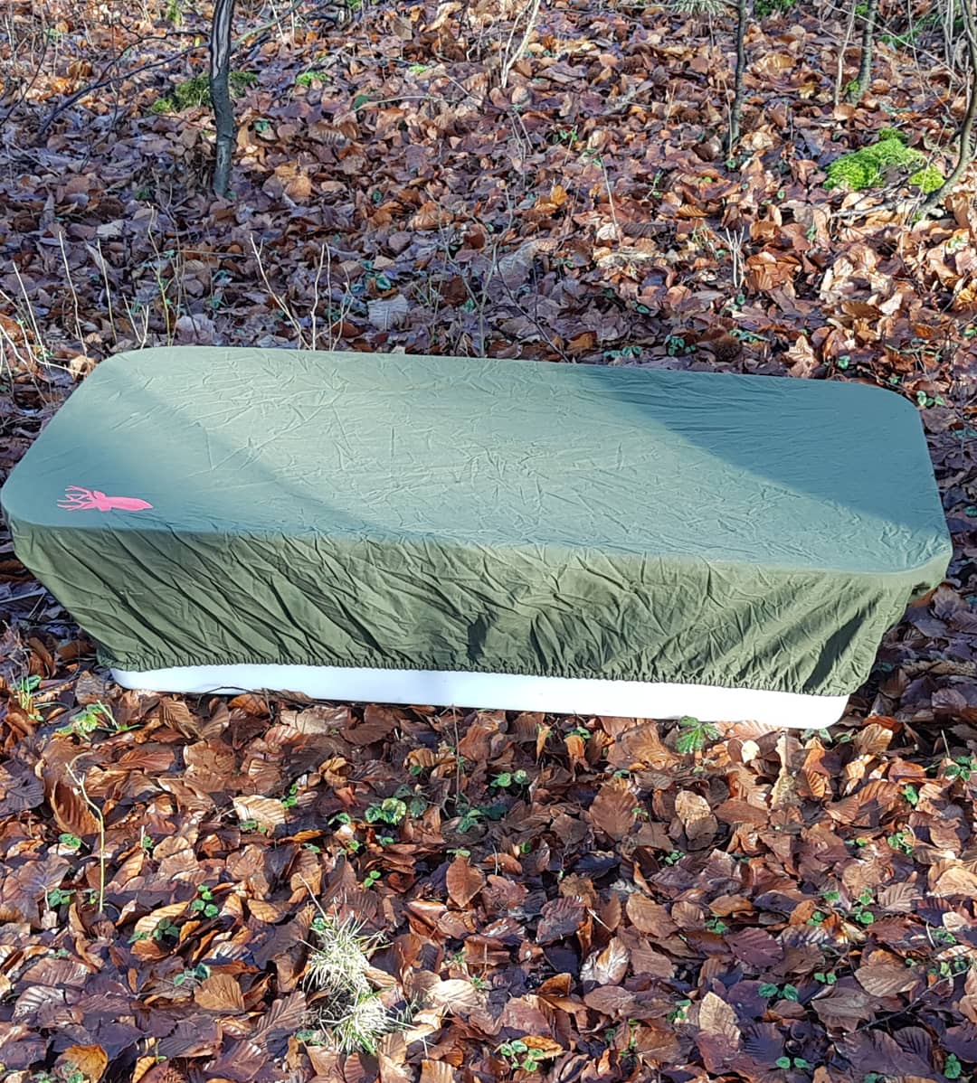 Heavy-duty cover designed to fit a standard plasters tray, used for carcass transit